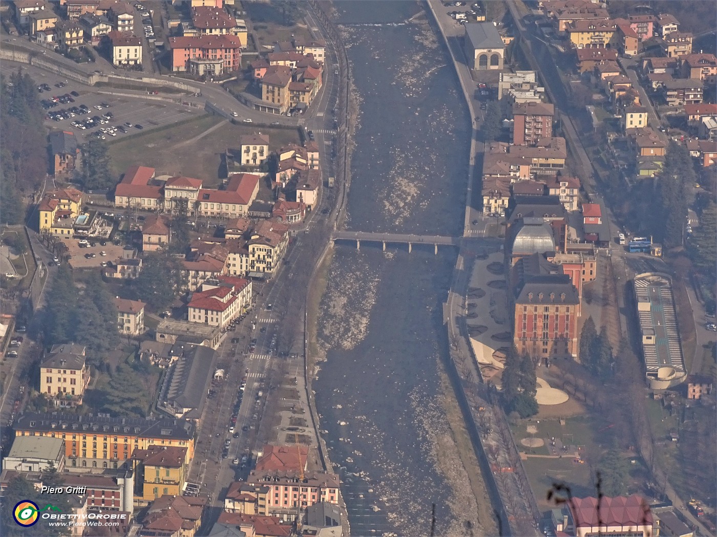 62 Zoom sul centro di San Pellegrino Terme.JPG